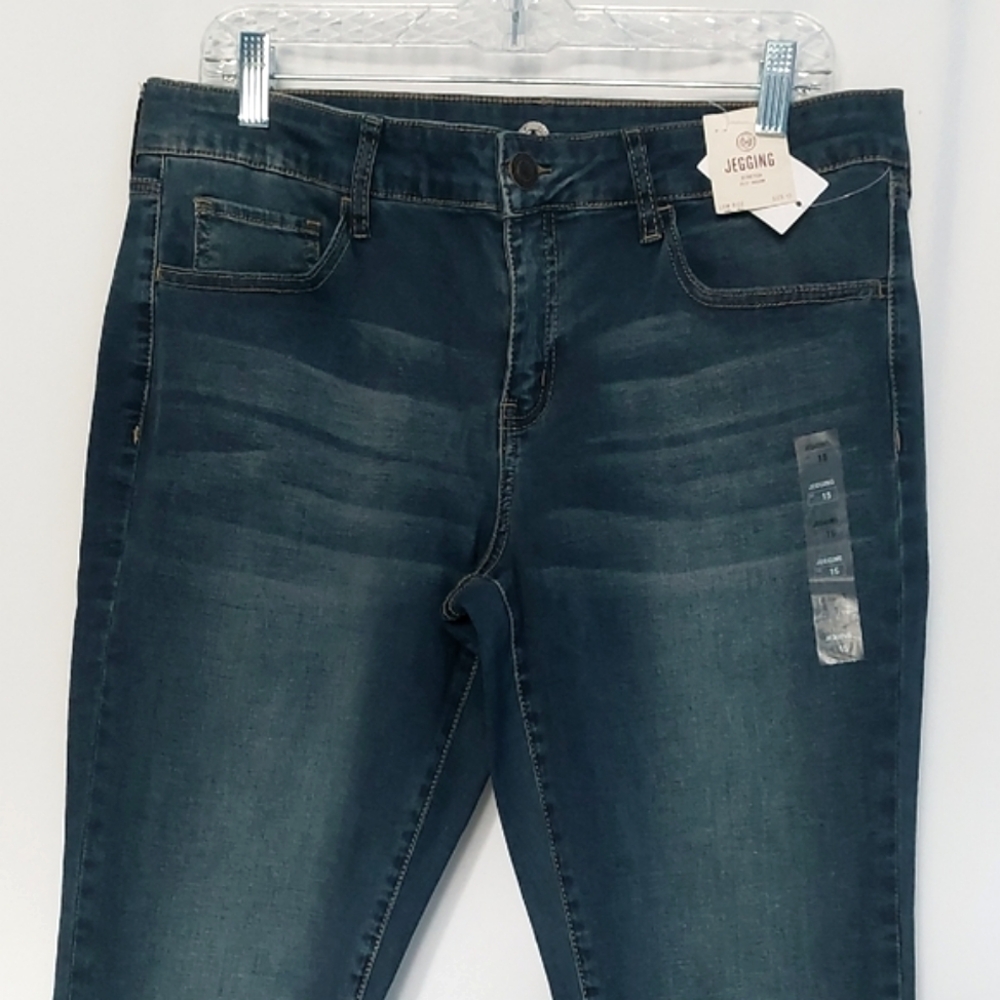 SO Jegging Stretch Women's Blue Jeans Size 15‎